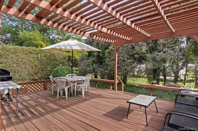 $899,000 | 11 Glenwood Road, Glen Head, NY 11545