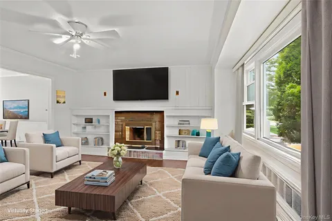 $899,000 | 11 Glenwood Road, Glen Head, NY 11545