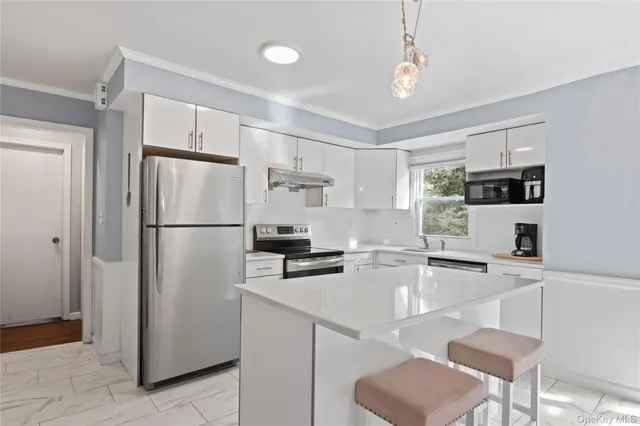 $899,000 | 11 Glenwood Road, Glen Head, NY 11545