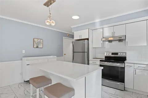 $899,000 | 11 Glenwood Road, Glen Head, NY 11545