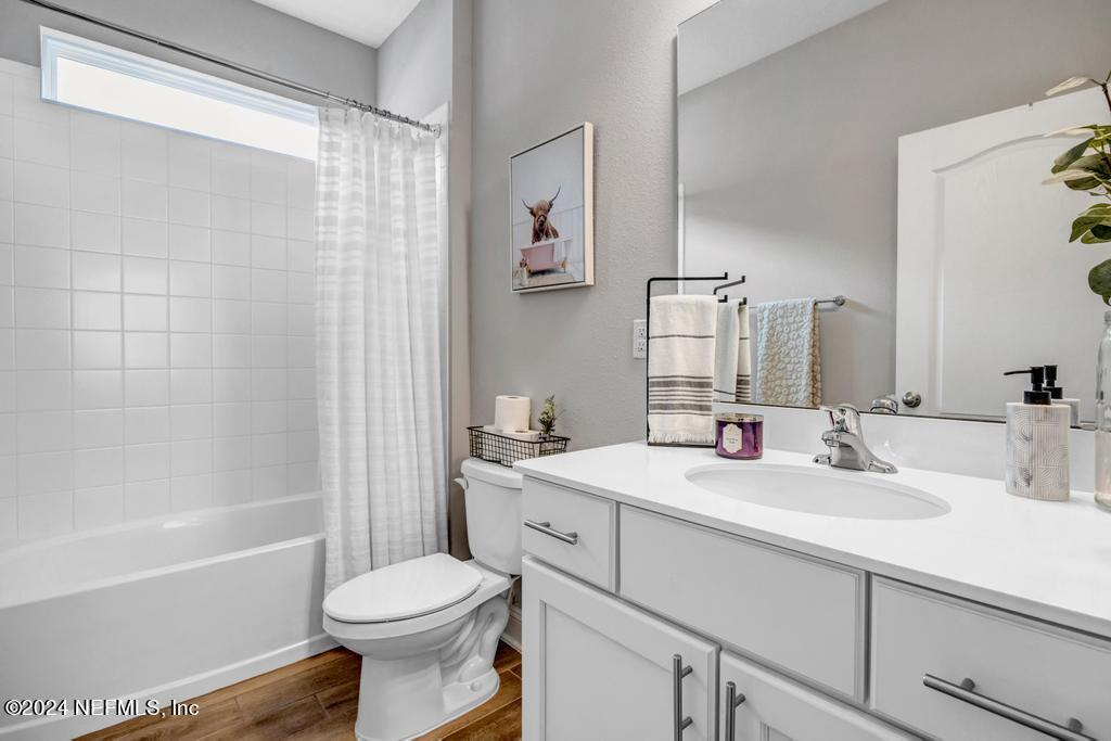 196 Creekmore Drive St. Augustine, FL 32092 - Photo 34 of 51 a bathroom with a sink toilet and a bathtub