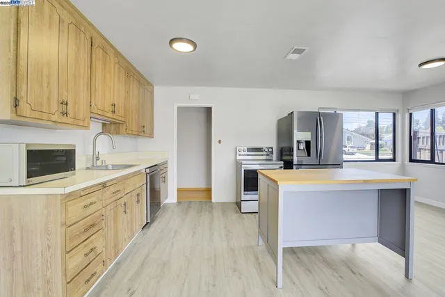 $1,175,000 | 20009 Catalina Drive, Castro Valley, CA 94546