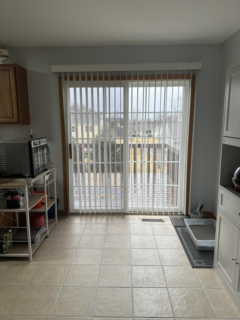 5 Emily Drive Spring Valley, IL 61362 - Photo 9 of 21 a view of a livingroom with furniture and windows