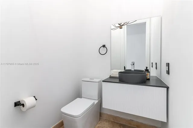 a view of entryway with a bed