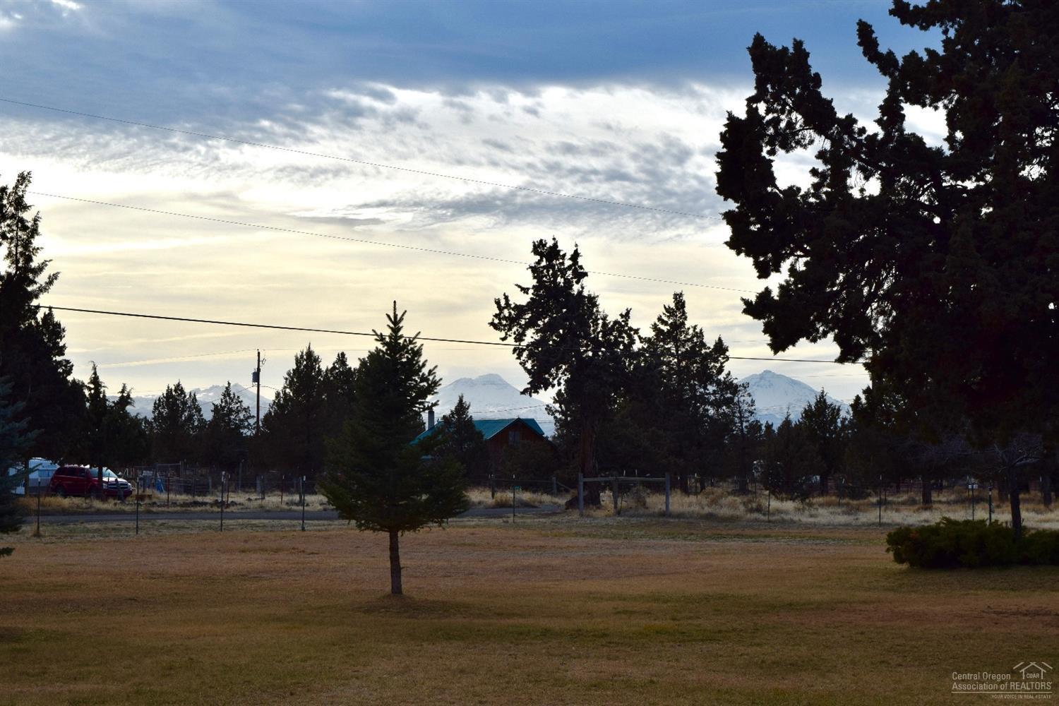 6006 Southwest Cougar Road Terrebonne, OR 97760 - Photo 1 of 20 Cascade Views