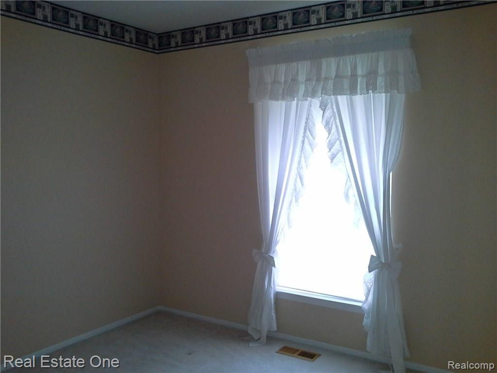 170 Pine Tree Ridge Waterford, MI 48327 - Photo 42 of 63