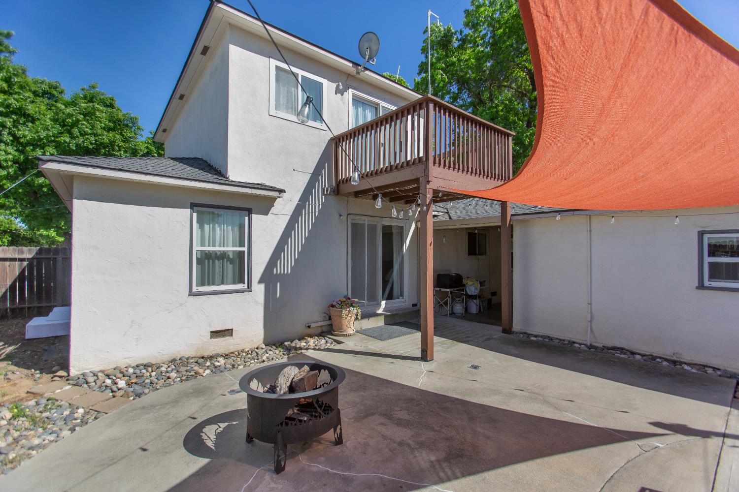 401 Fortuna Avenue Modesto, CA 95354 - Photo 24 of 43 a front view of a house with entertaining space