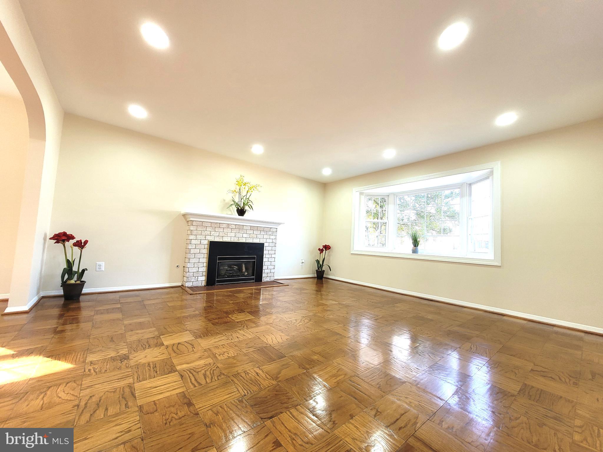 7319 Gresham Street Springfield, VA 22151 - Photo 7 of 30 Living Room