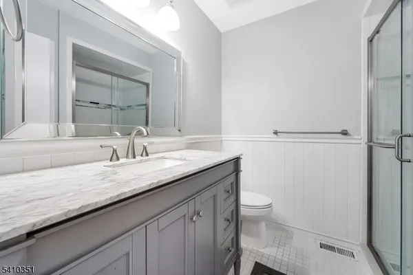 $3,900 | 6 Sycamore Lane, Morristown, NJ 07960