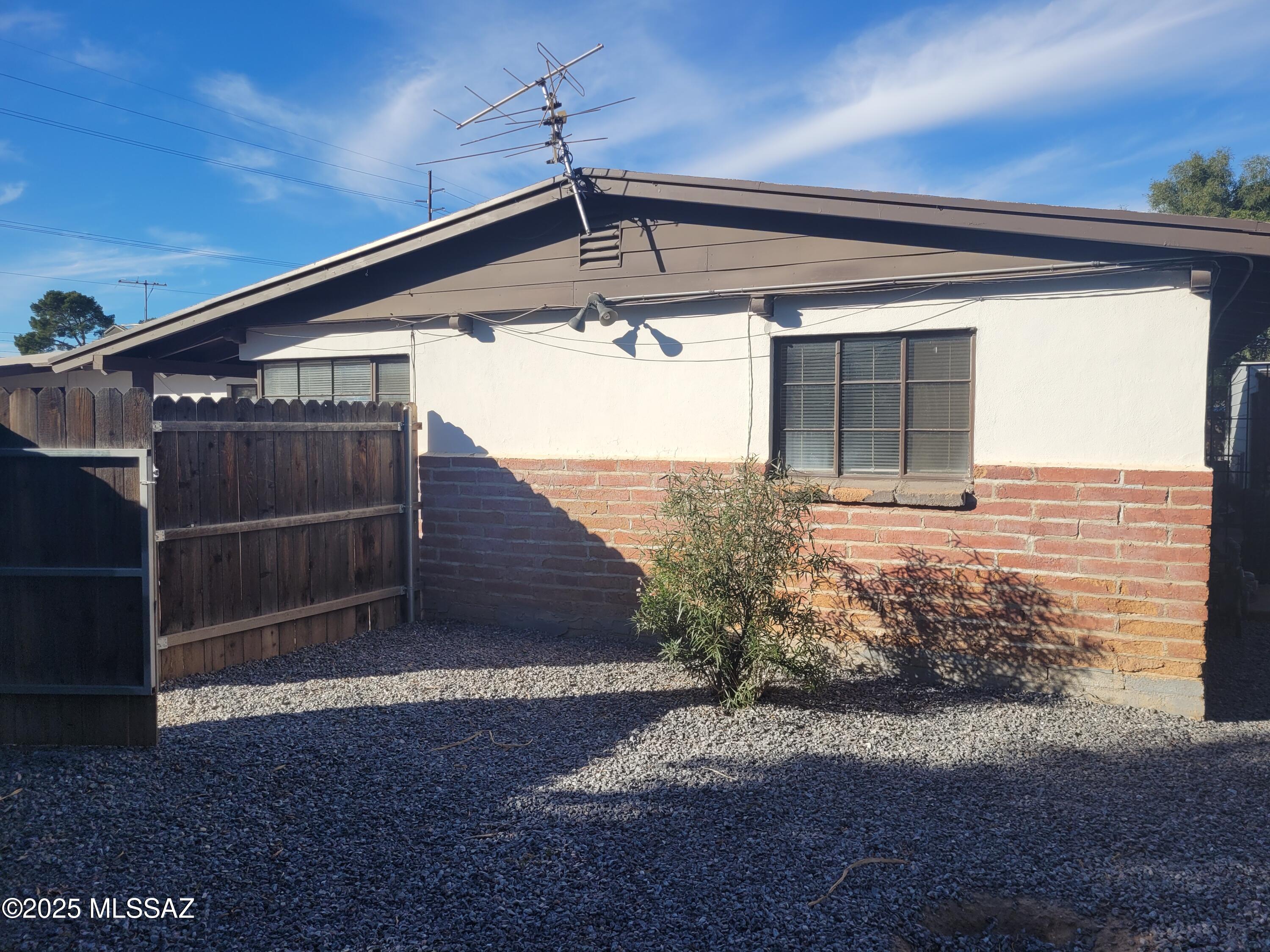 2713 East Fort Lowell Road Tucson, AZ 85716 - Photo 3 of 18