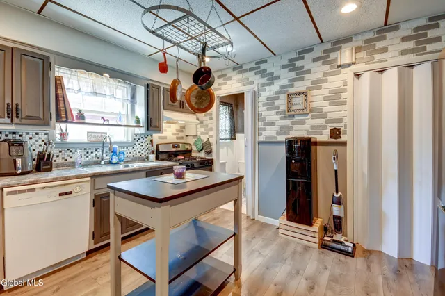 $159,900 | 124 East Boulevard, Gloversville, NY 12078