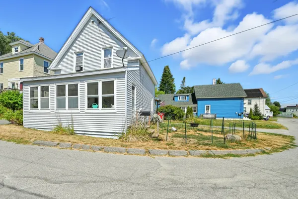 $130,000 | 2 King Street, Fairfield, ME 04937