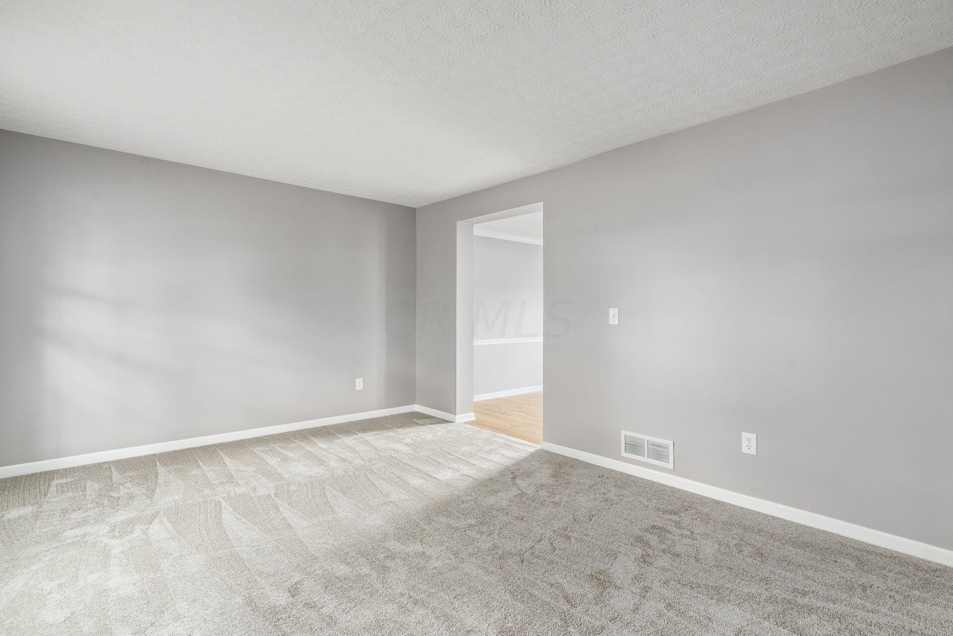 3127 Crossgate Road Columbus, OH 43232 - Photo 3 of 42 Gallery Image 3