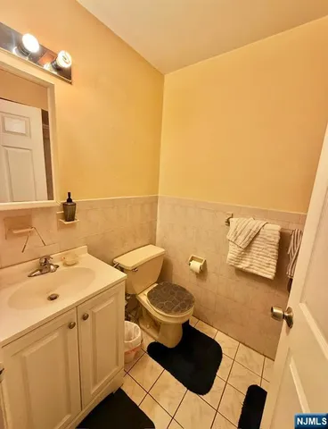 $2,700 | 252 Passaic Avenue, Unit 1F, East Newark, NJ 07029