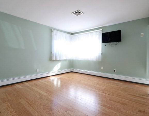 33 Eden Road Framingham, MA 01702 - Photo 12 of 28 Gallery Image 12