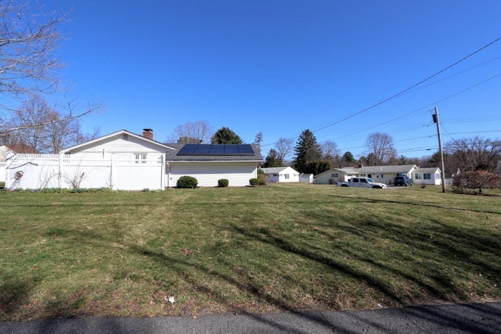 33 Eden Road Framingham, MA 01702 - Photo 4 of 28 Gallery Image 4