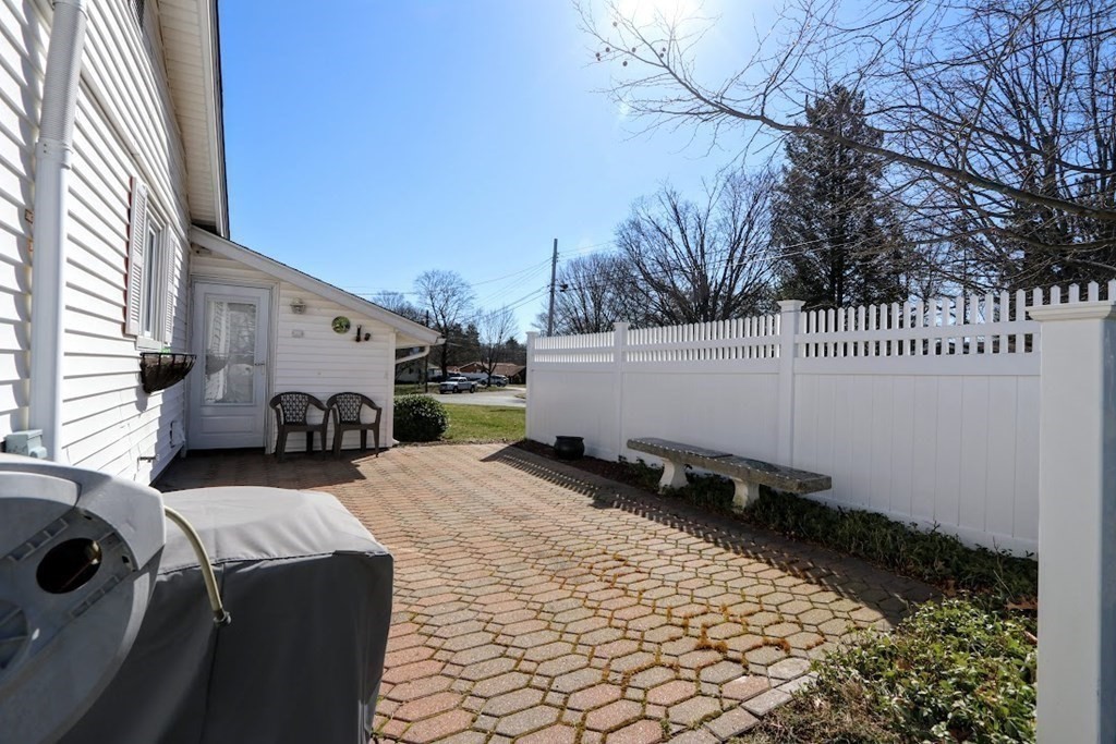 33 Eden Road Framingham, MA 01702 - Photo 8 of 28 Gallery Image 8