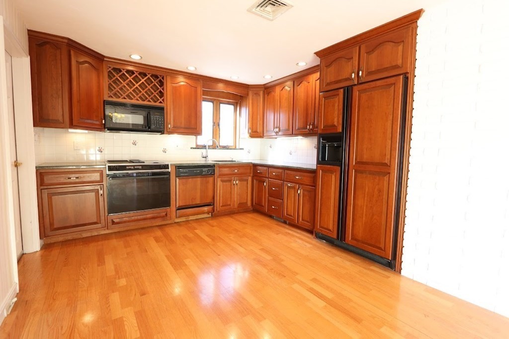 33 Eden Road Framingham, MA 01702 - Photo 9 of 28 Gallery Image 9
