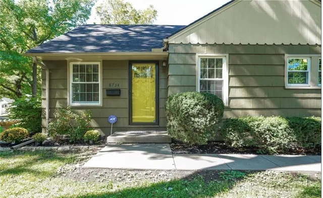 $205,000 | 8734 Maiden Lane, Kansas City, MO 64114