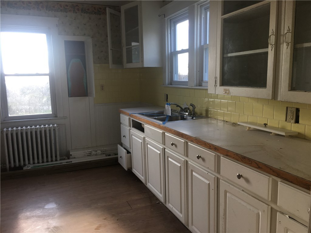 1285 Main Road Tiverton, RI 02878 - Photo 7 of 31