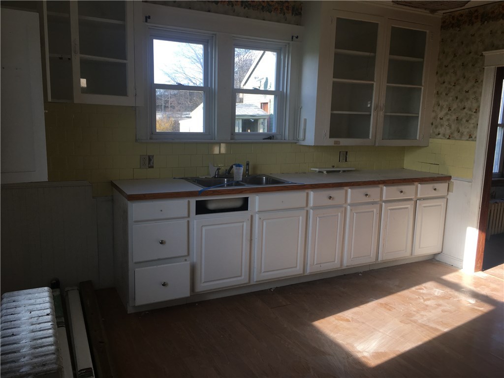 1285 Main Road Tiverton, RI 02878 - Photo 8 of 31