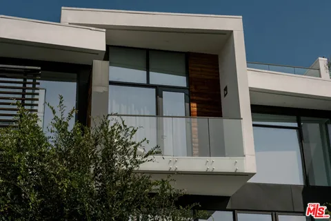 $3,745,000 | 702 North Doheny Drive, Unit TH8, West Hollywood, CA 90069