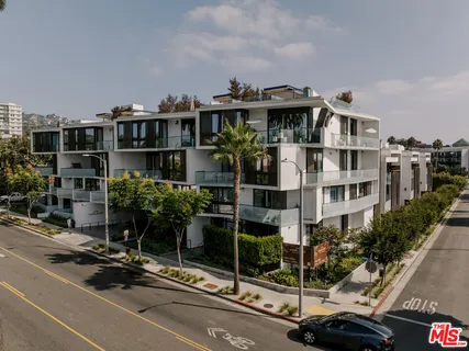$3,745,000 | 702 North Doheny Drive, Unit TH8, West Hollywood, CA 90069