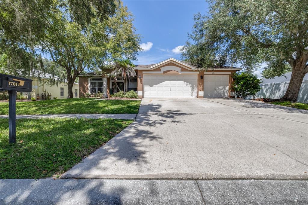 17012 Falconridge Road Lithia, FL 33547 - Photo 3 of 100 Gallery Image 3