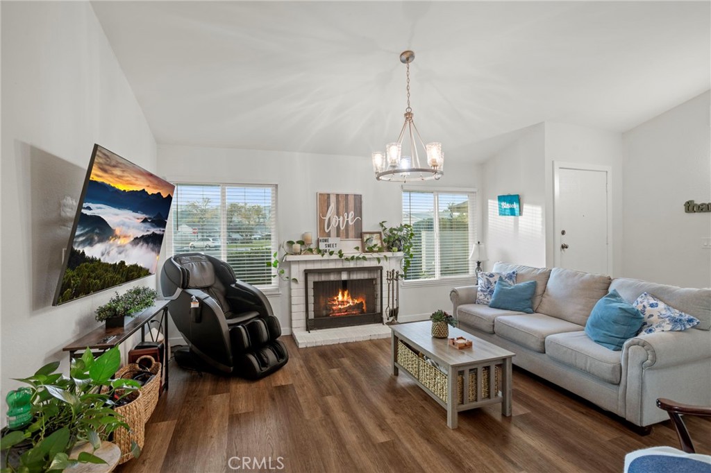 11262 Cullen Court Riverside, CA 92505 - Photo 5 of 34