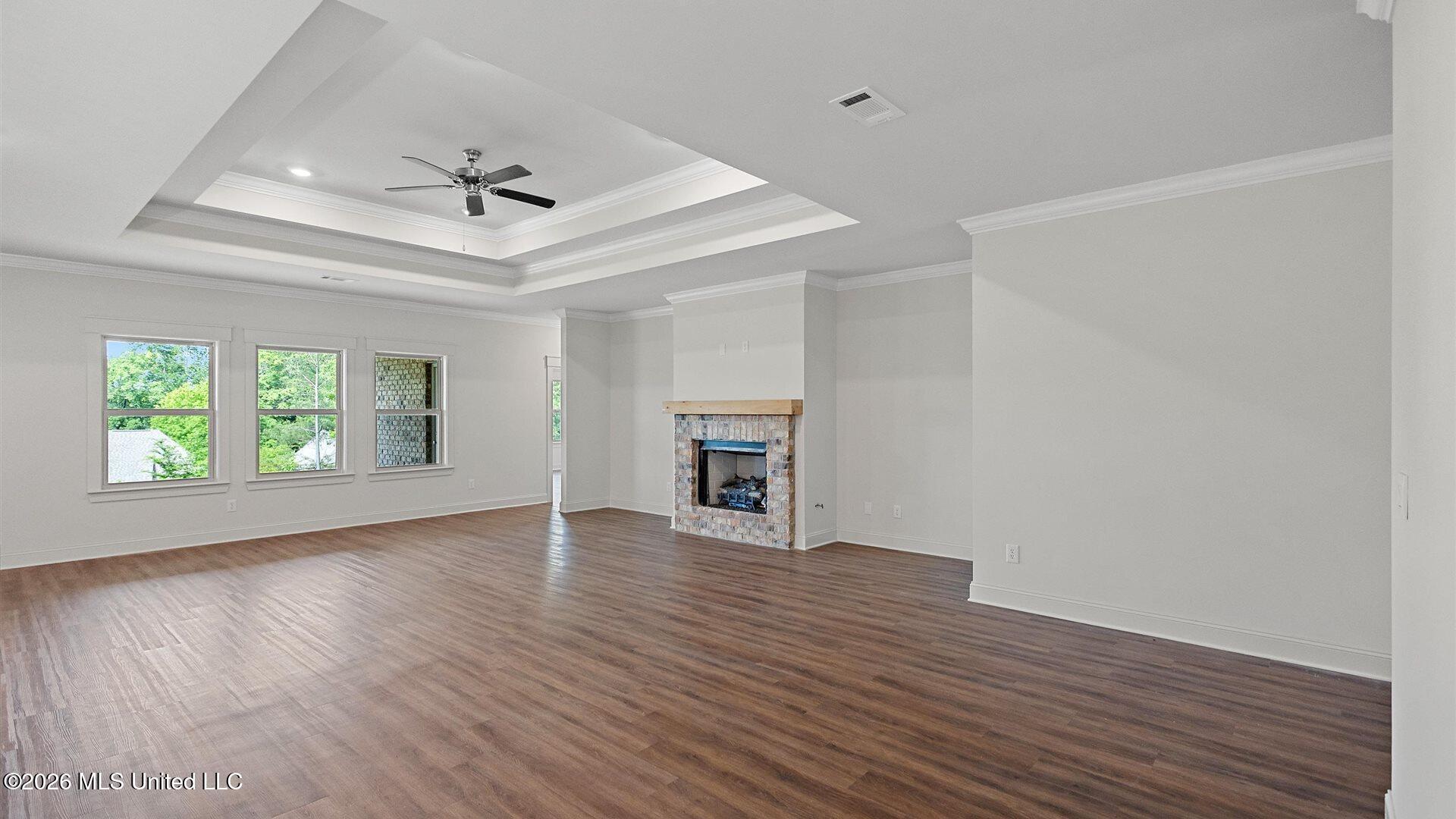 321 Castlewood Circle Canton, MS 39046 - Photo 4 of 19 0 - Money Shot Living Room