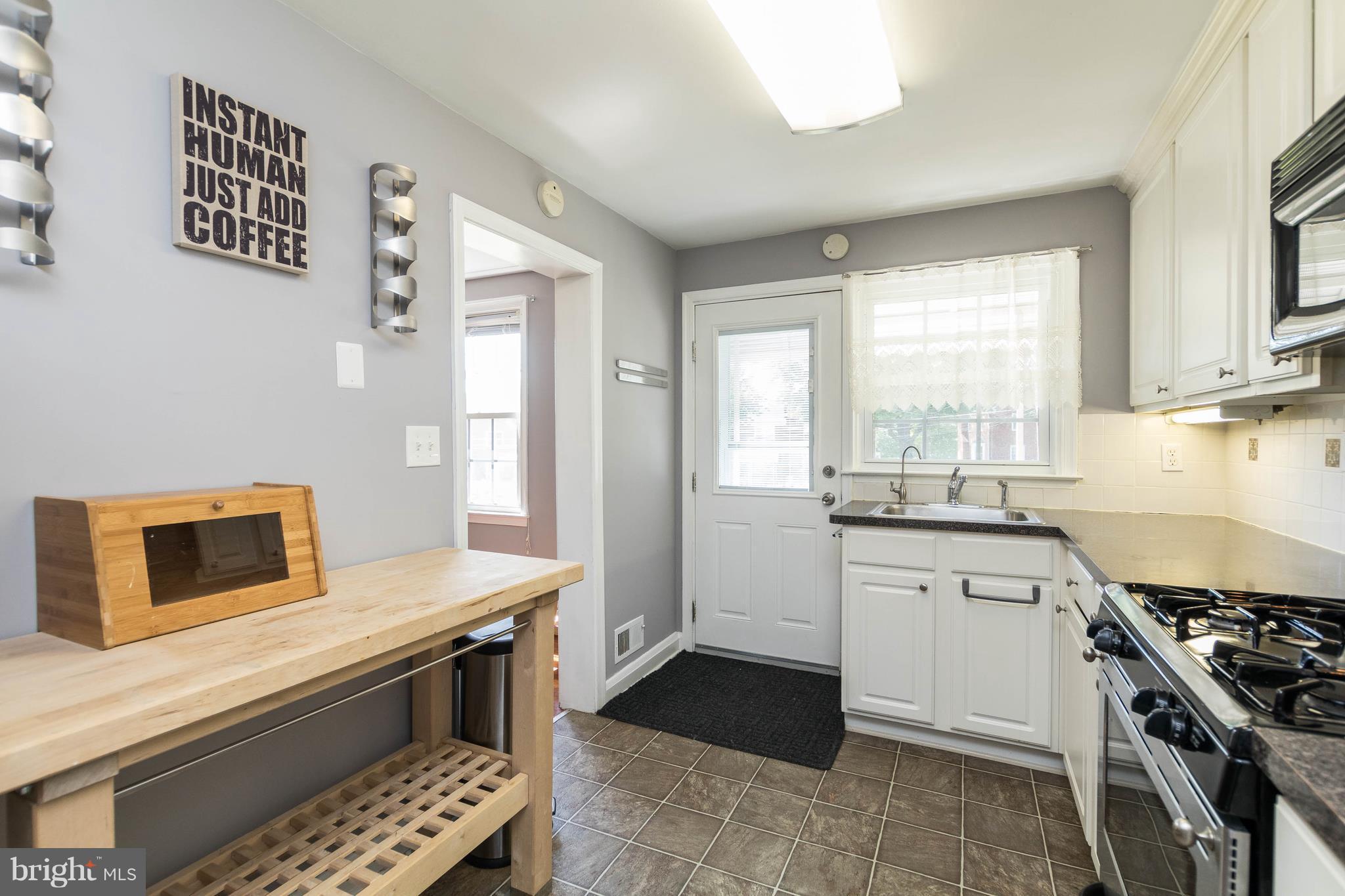 1515 Dellsway Road Baltimore, MD 21286 - Photo 10 of 29 Access to back porch and patio from kitchen.