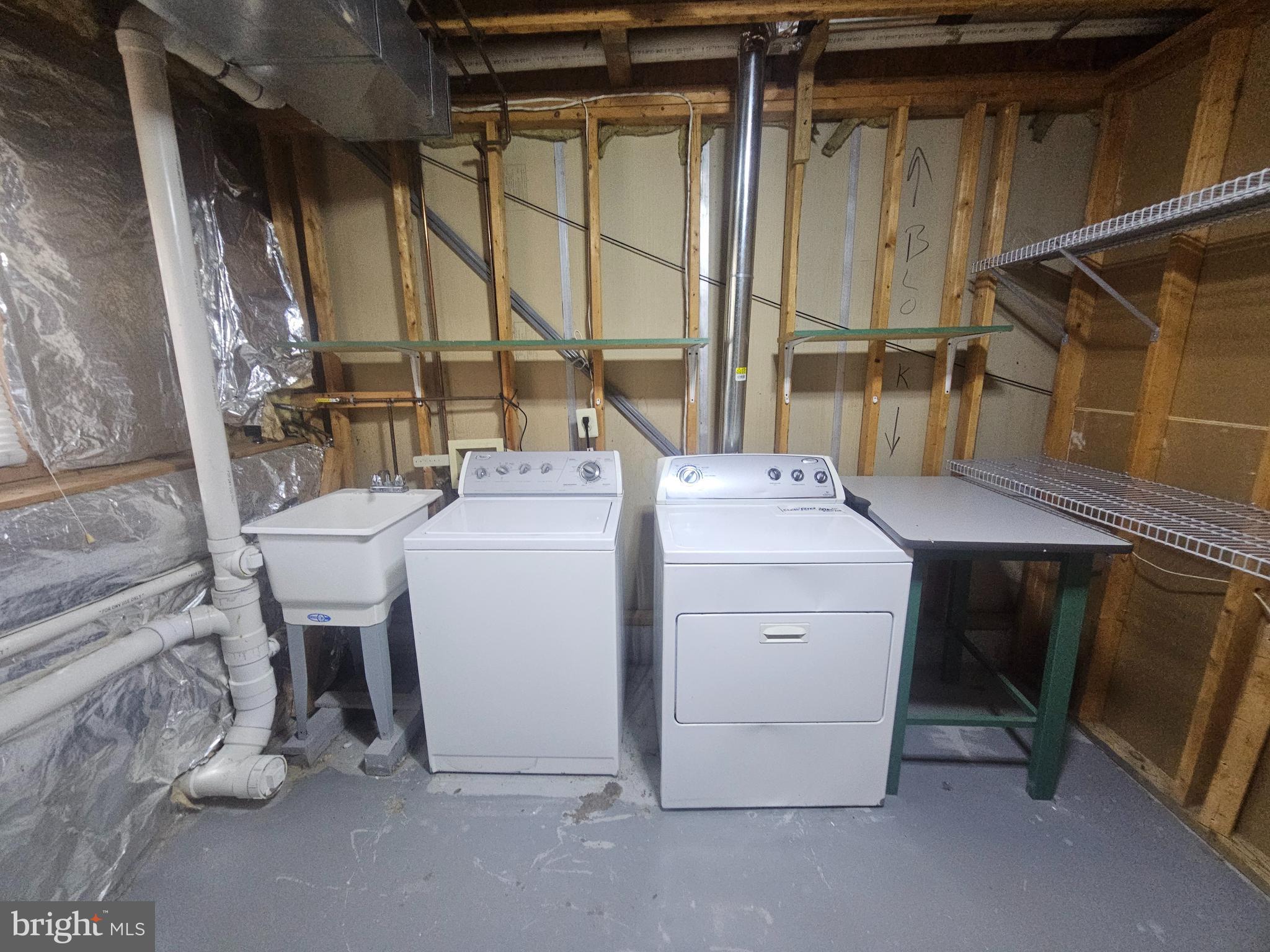 13 Denny Circle Newark, DE 19702 - Photo 18 of 18 a utility room with dryer and washer