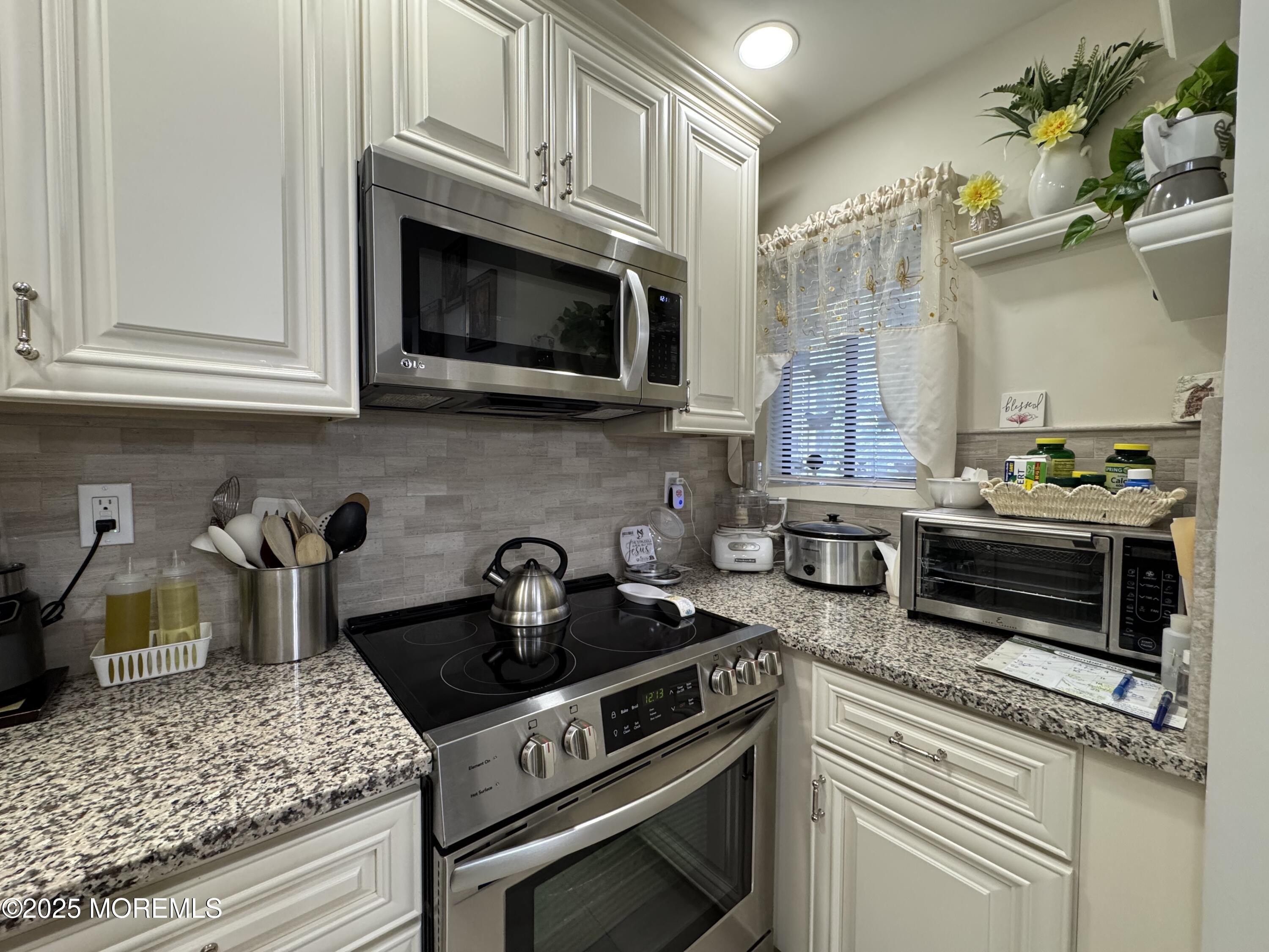 86 Arrowood Road, Unit B Manalapan, NJ 07726 - Photo 4 of 26 IMG_1675