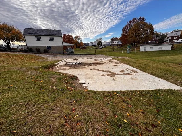 $40,000 | 176 Jefferson Drive, New Kensington, PA 15068