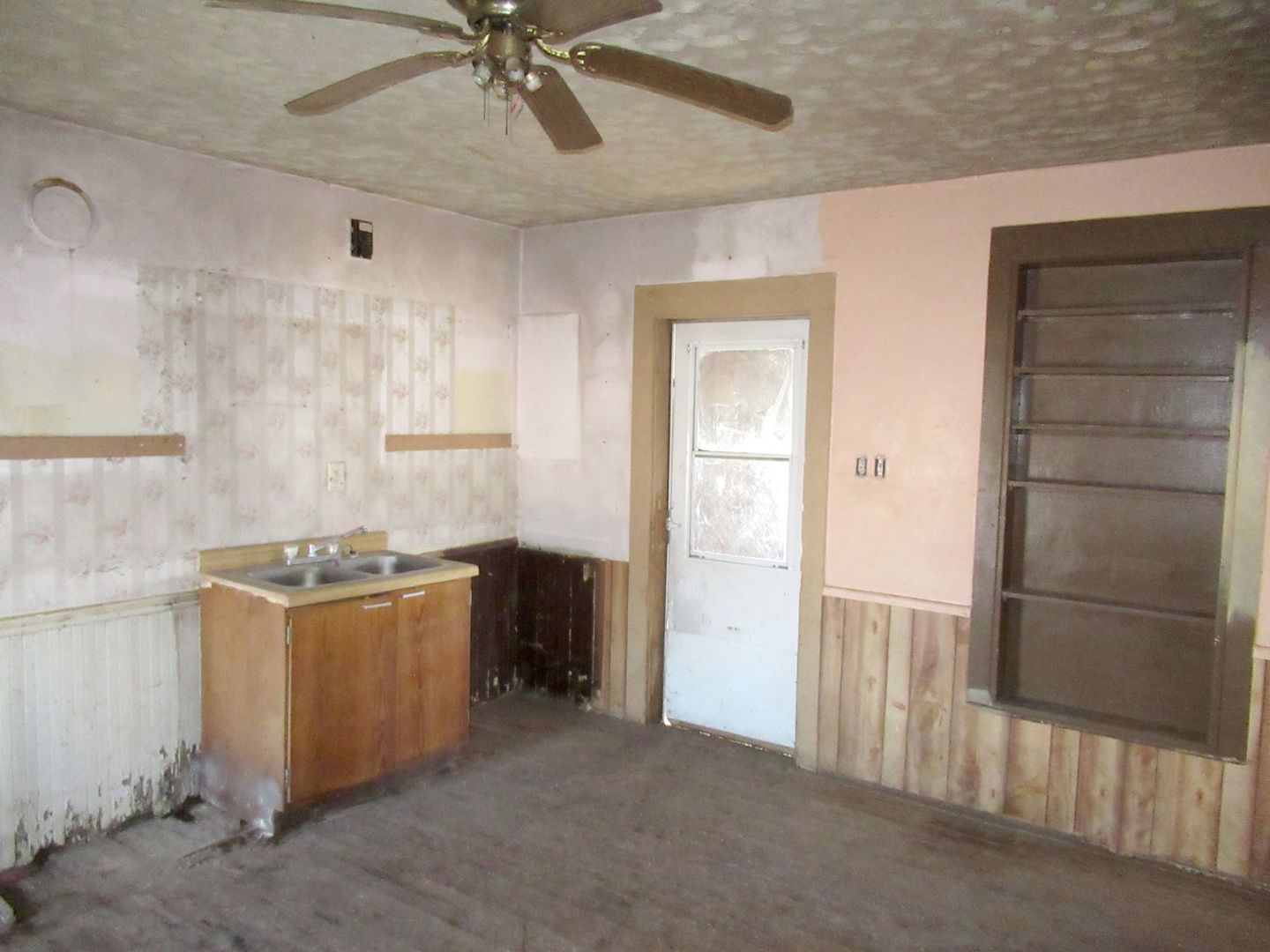 3560 North 2100E Road Ludlow, IL 60949 - Photo 11 of 22 a kitchen with granite countertop a refrigerator and a stove top oven
