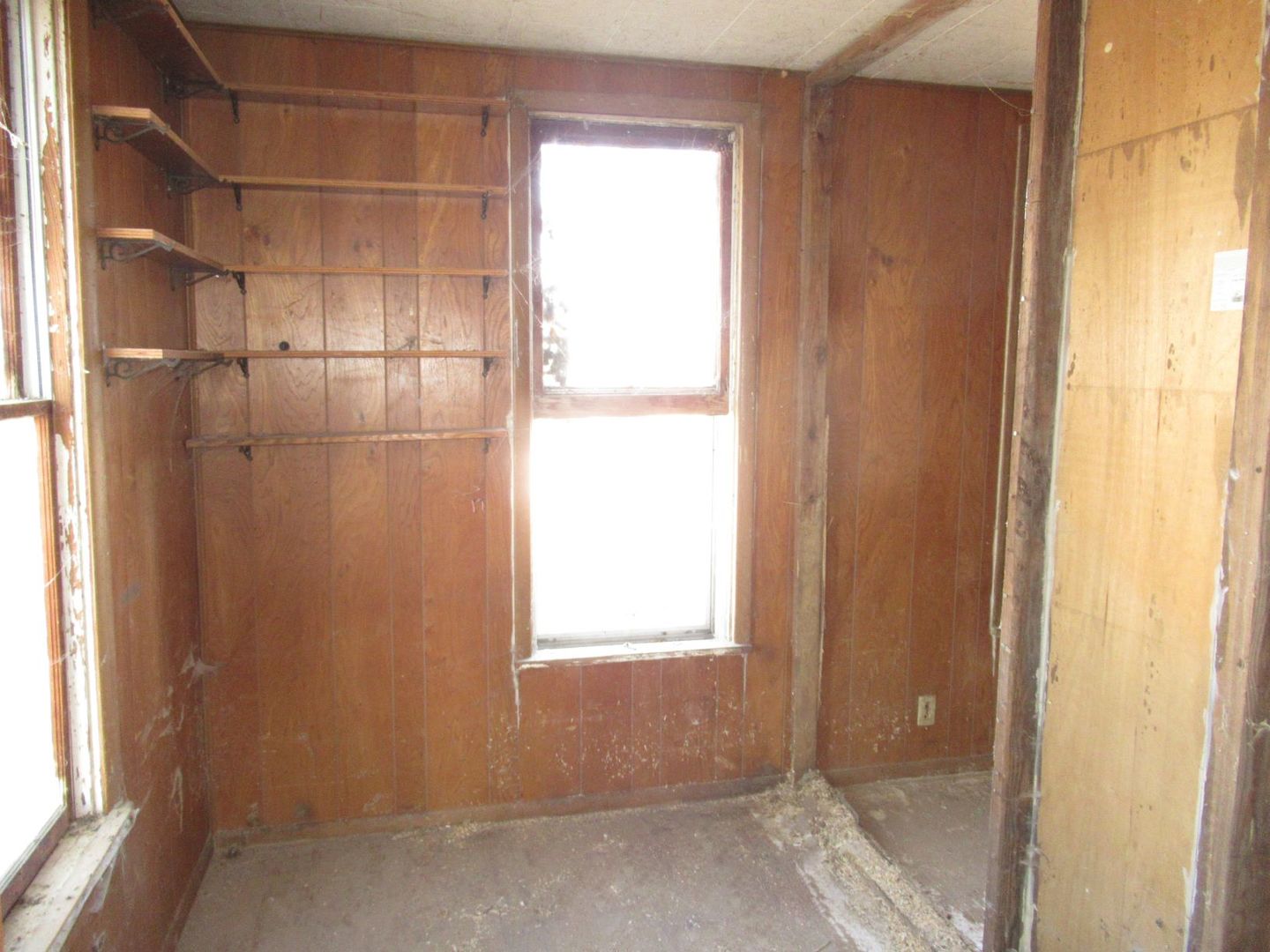 3560 North 2100E Road Ludlow, IL 60949 - Photo 15 of 22 a bathroom with a window