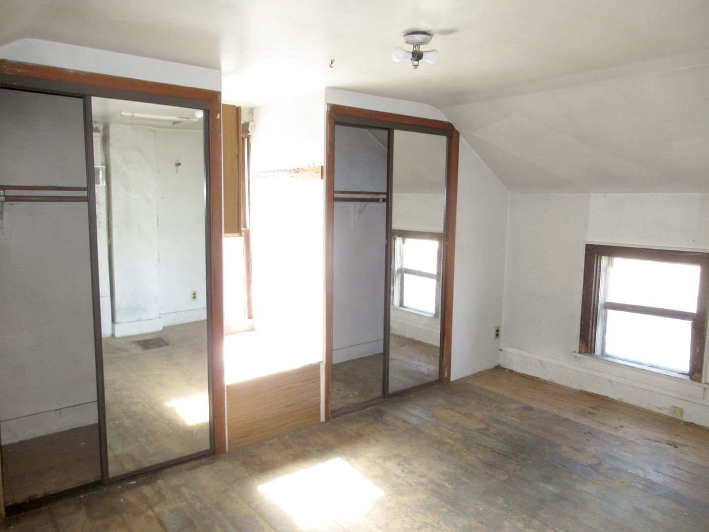 3560 North 2100E Road Ludlow, IL 60949 - Photo 19 of 22 an empty room with closet and windows