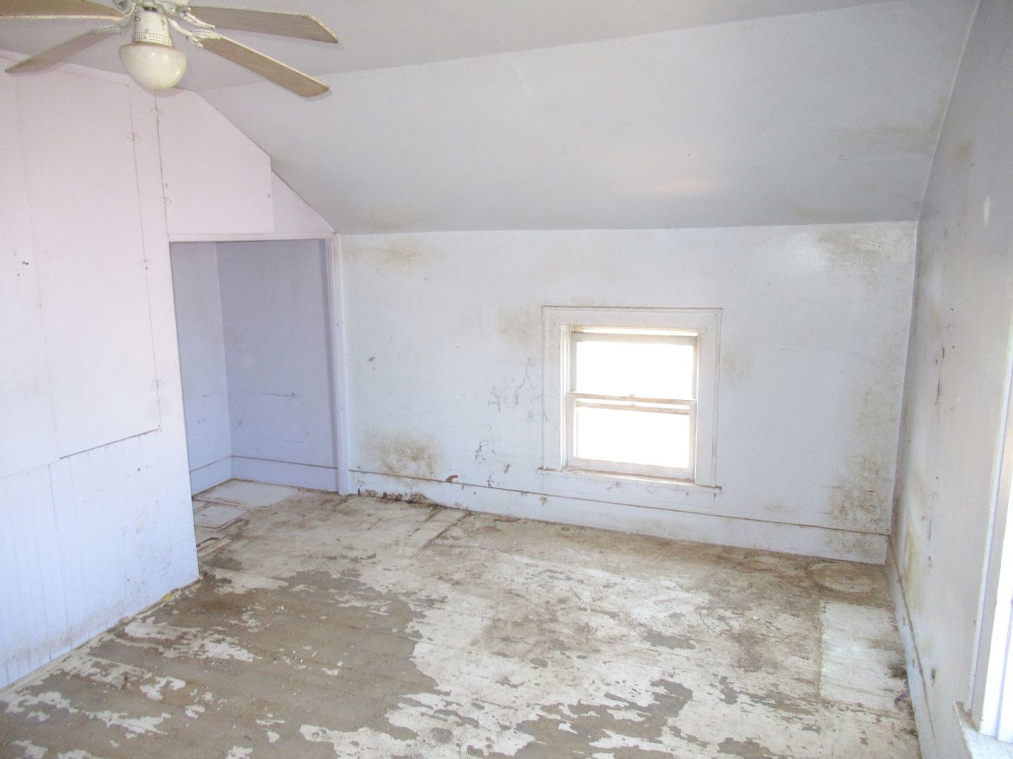 3560 North 2100E Road Ludlow, IL 60949 - Photo 21 of 22 an empty room with a fan & a window