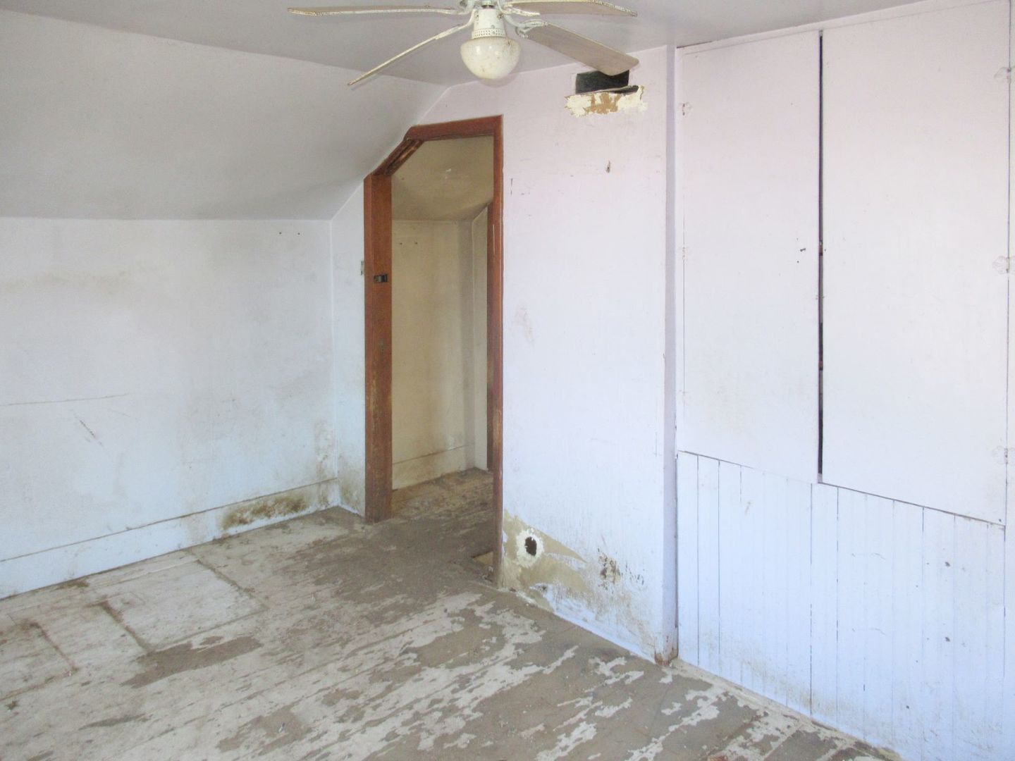 3560 North 2100E Road Ludlow, IL 60949 - Photo 22 of 22 a view of a bathroom with a shower and closet