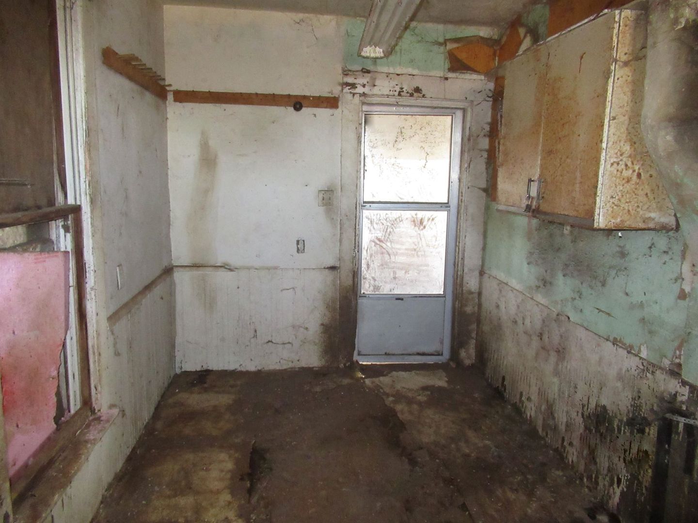 3560 North 2100E Road Ludlow, IL 60949 - Photo 9 of 22 an empty room with windows