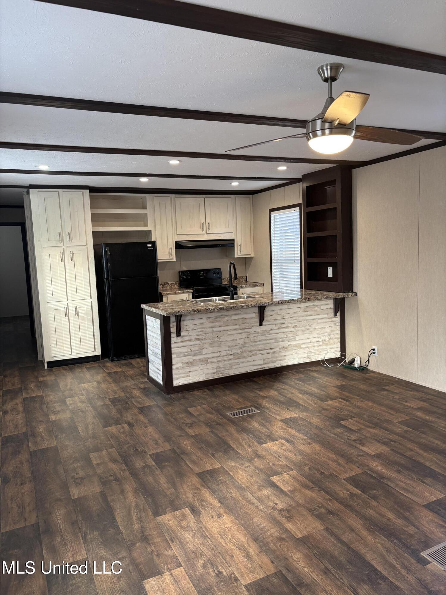 476 Hart Road Canton, MS 39046 - Photo 4 of 13 IMG_7373