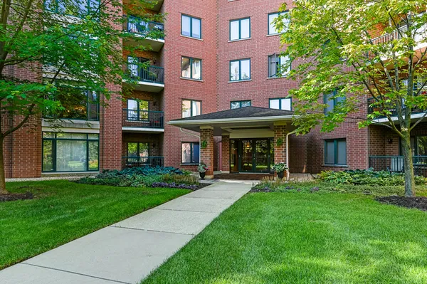 $390,000 | 865 East 22nd Street, Unit B216, Lombard, IL 60148
