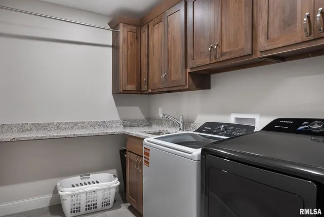 $685,000 | 317 Madison Drive, Riverdale, IA 52722