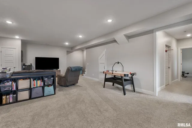 $685,000 | 317 Madison Drive, Riverdale, IA 52722