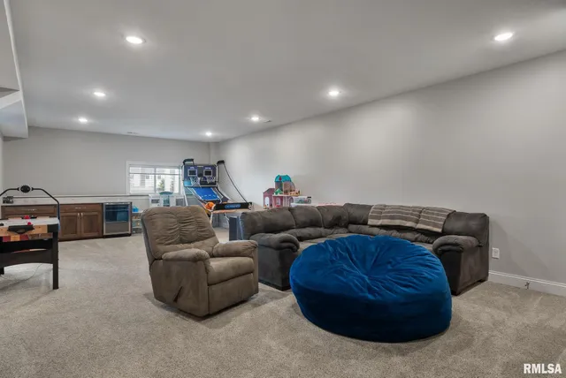 $685,000 | 317 Madison Drive, Riverdale, IA 52722