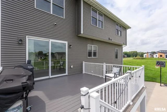 $685,000 | 317 Madison Drive, Riverdale, IA 52722