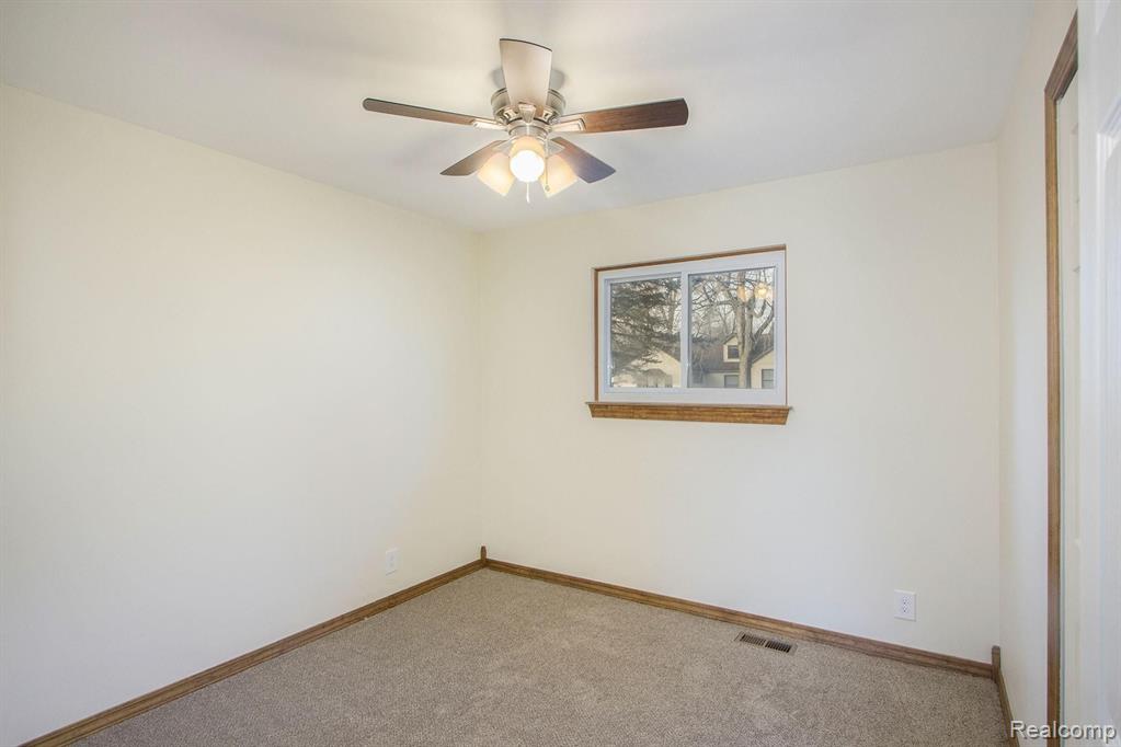 2455 Emmons Avenue Rochester Hills, MI 48307 - Photo 8 of 22