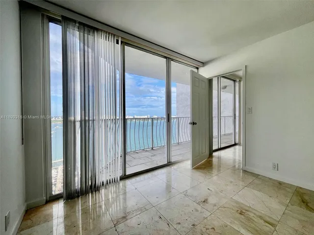 a view of entryway with interior