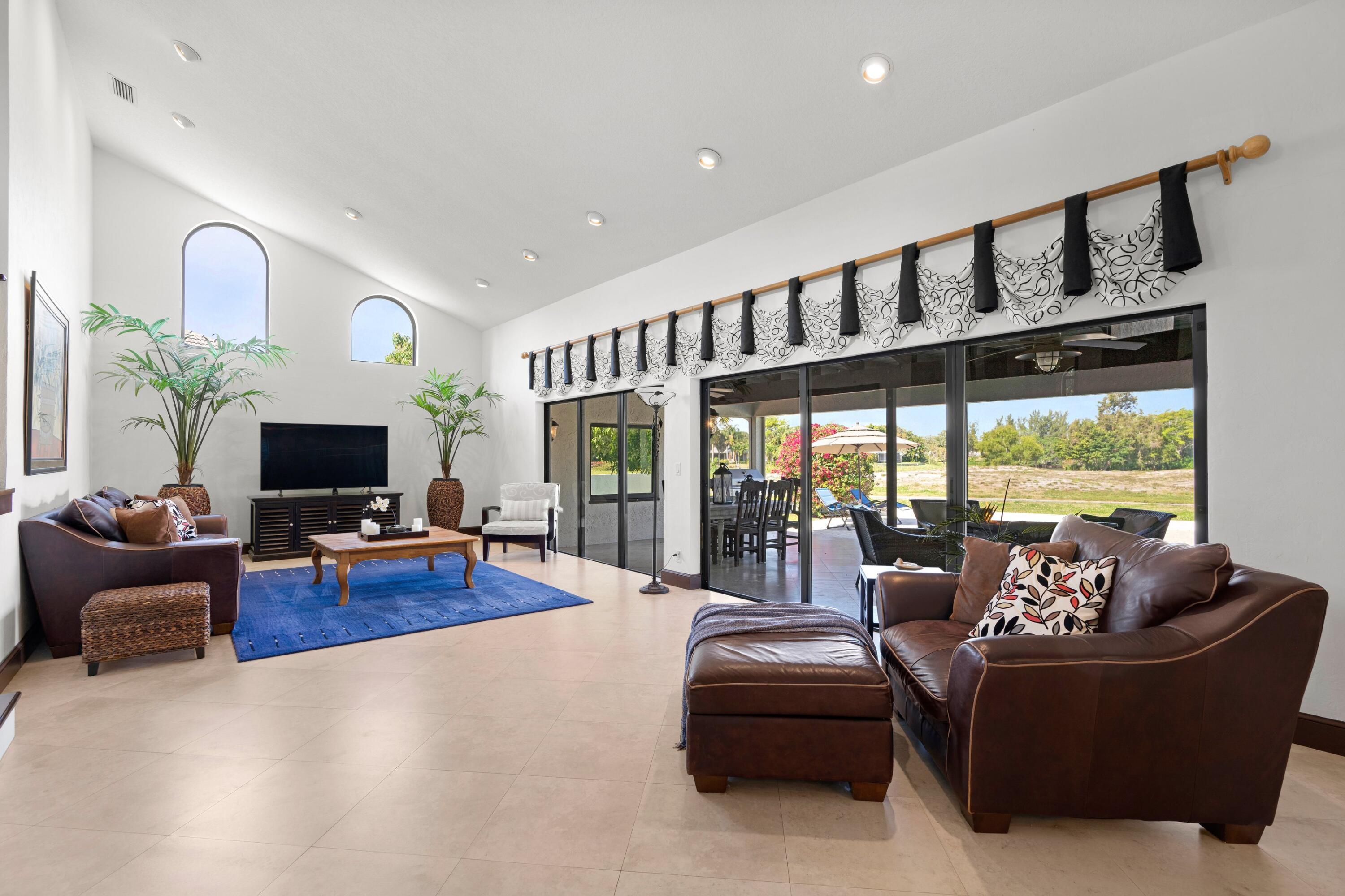 293 Northwest 64th Street Boca Raton, FL 33487 - Photo 4 of 39 Living Room