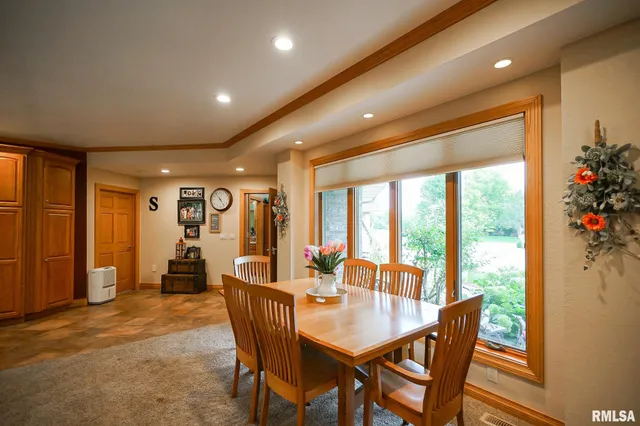 $525,000 | 300 Oak Valley Drive, Goodfield, IL 61742